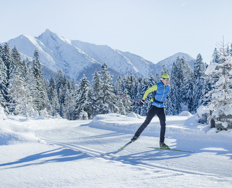 Finde hier Vorteile vom Langlaufen gegenüber anderer Wintersportarten.